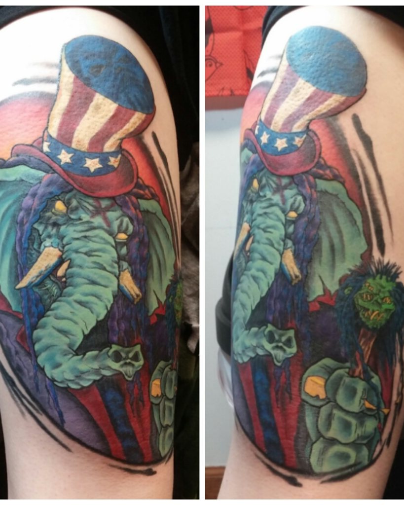 Color traditional parrot tattoo